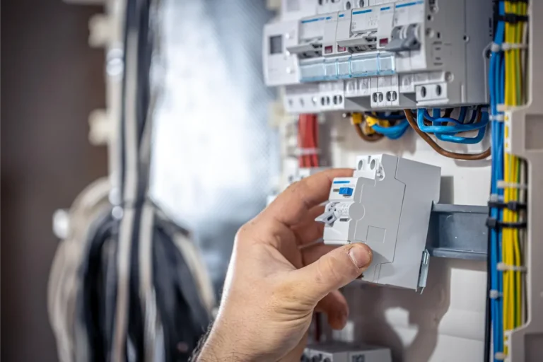 Reformas Orkaled Montaje de un diferencial en un cuadro eléctrico